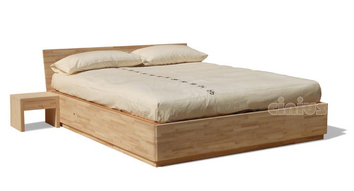 Letto BOX, in legno massello lamellare di faggio con rete a doghe sollevabile. Design sintetico e razionale per un pratico letto contenitore. Reti pneumatiche sollevabili a stantuffi.