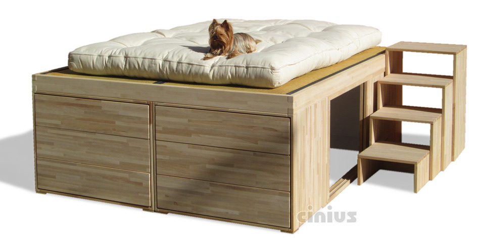 Letto Impero con cassetti frontali di Cinius e scala telescopica in legno massello chiaro